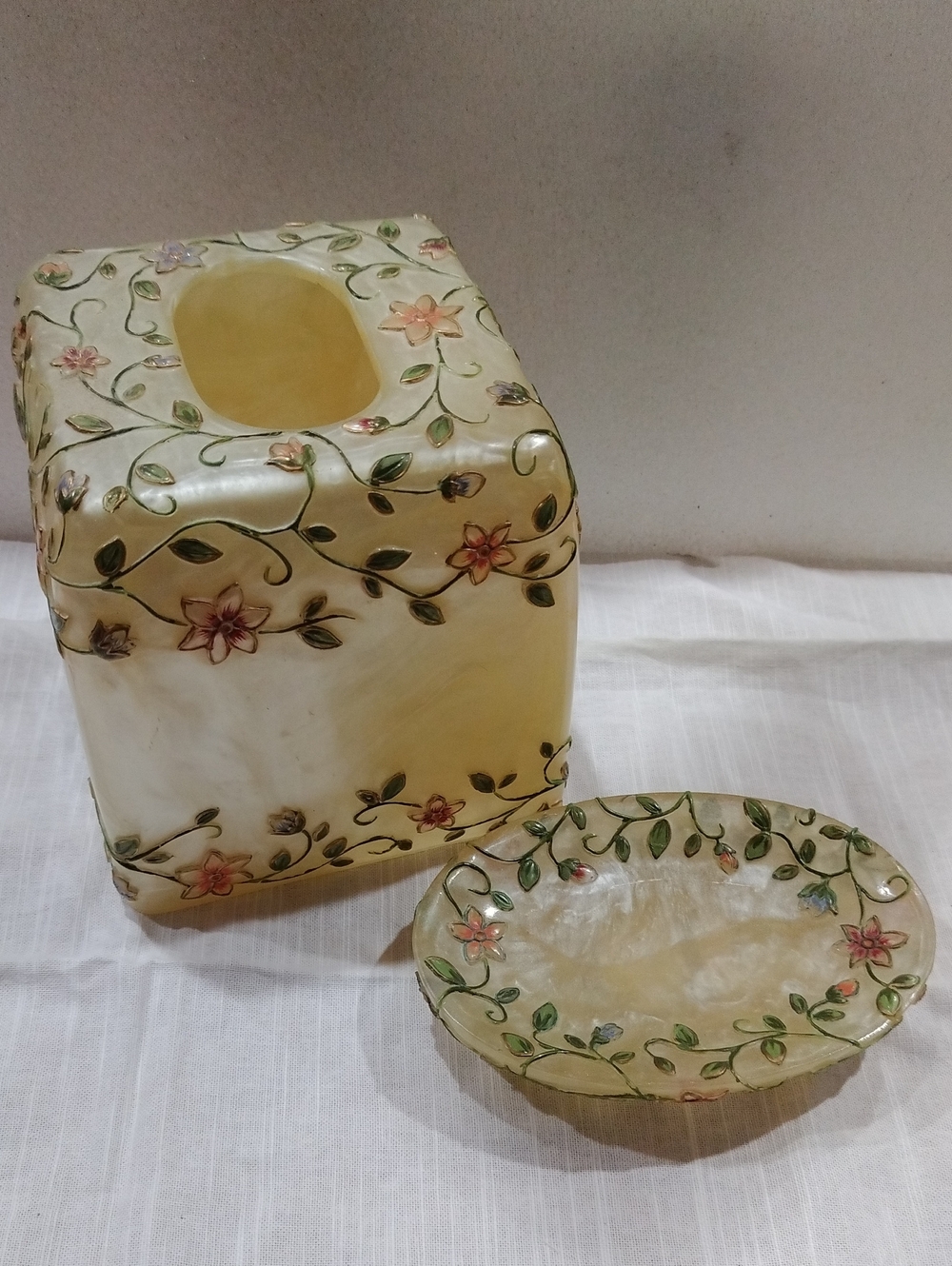 Square tissue box cover and matching soap dish set